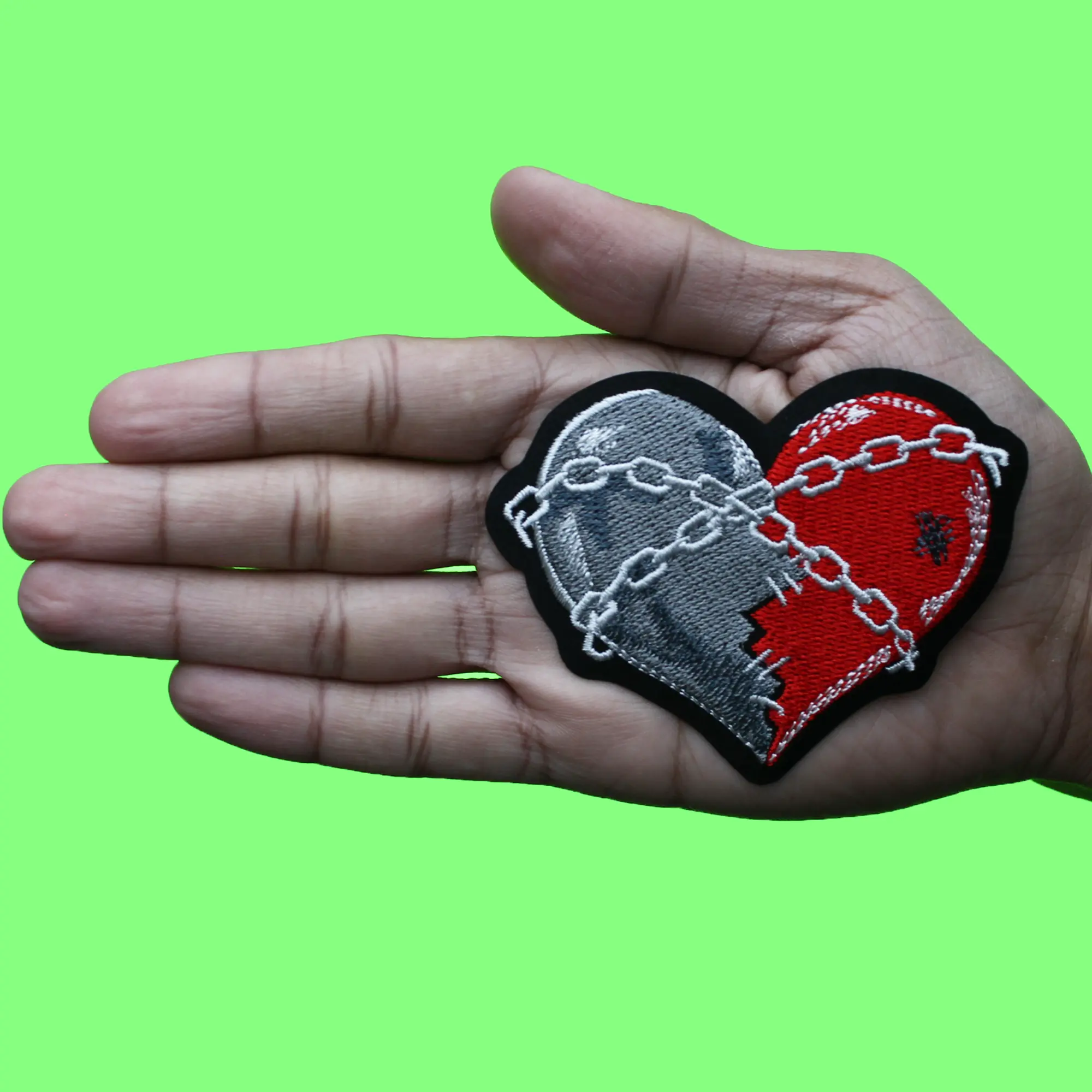 Ivy Dolamore Art Patch Chained Love Heart Embroidered Iron-On - Image 2